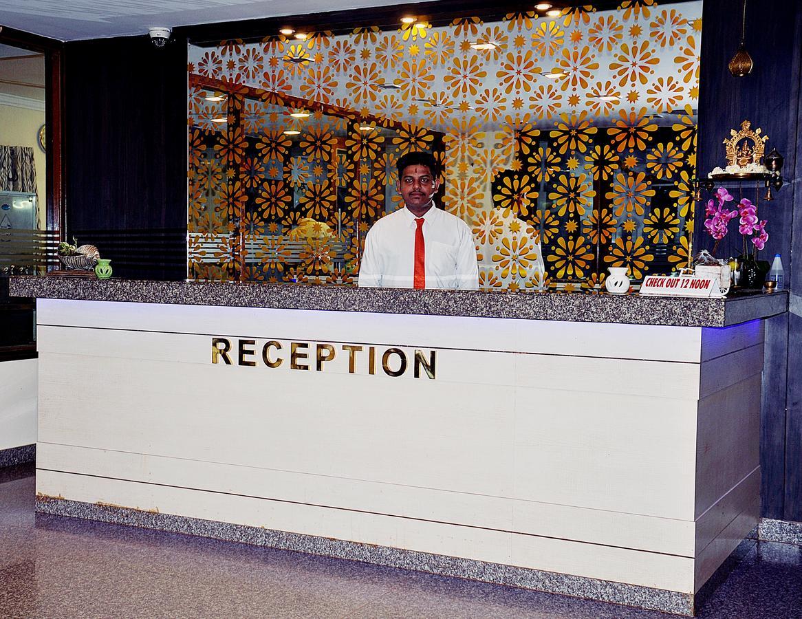 קולורו Hotel Mookambika Palace מראה חיצוני תמונה